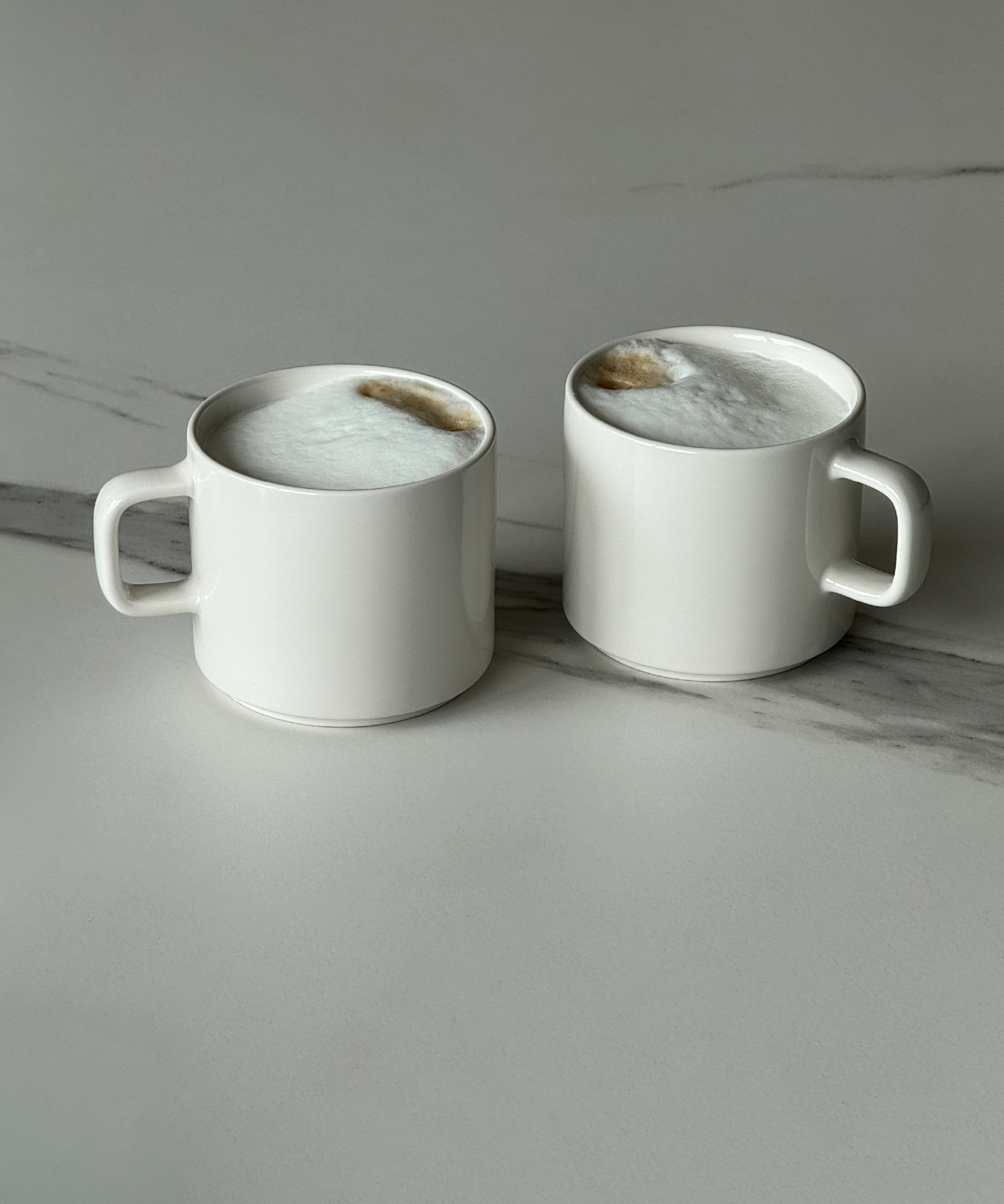 Cups with handles in glossy cream white | Nia