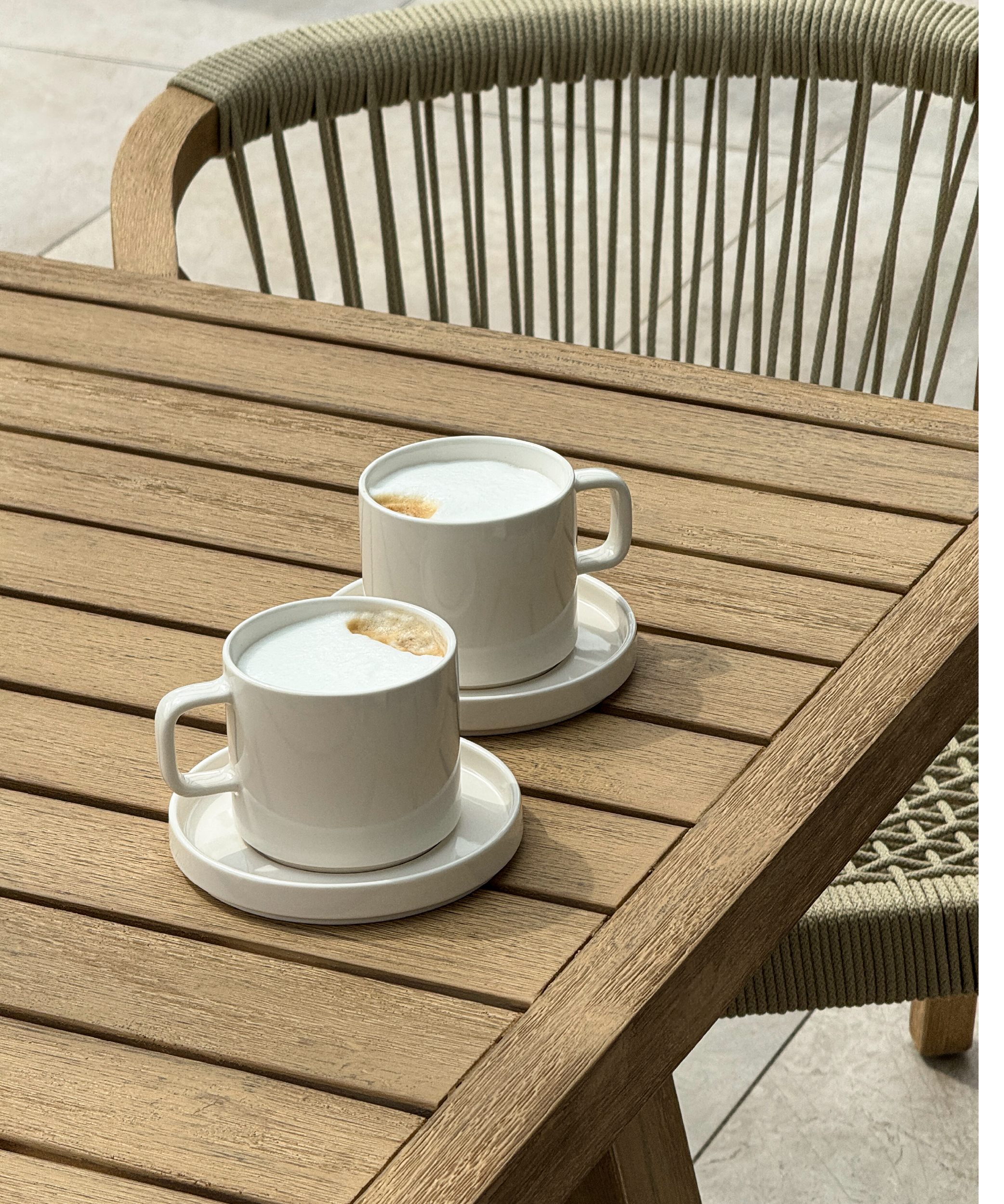 Cup with saucer in cream white glossy | Nia
