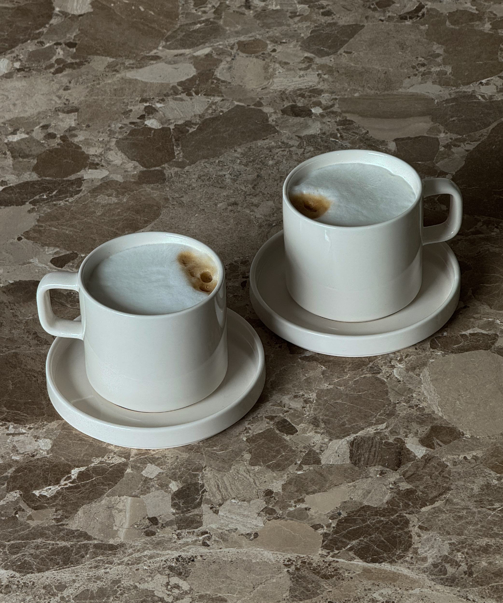 Saucer in cream white glossy | Nia