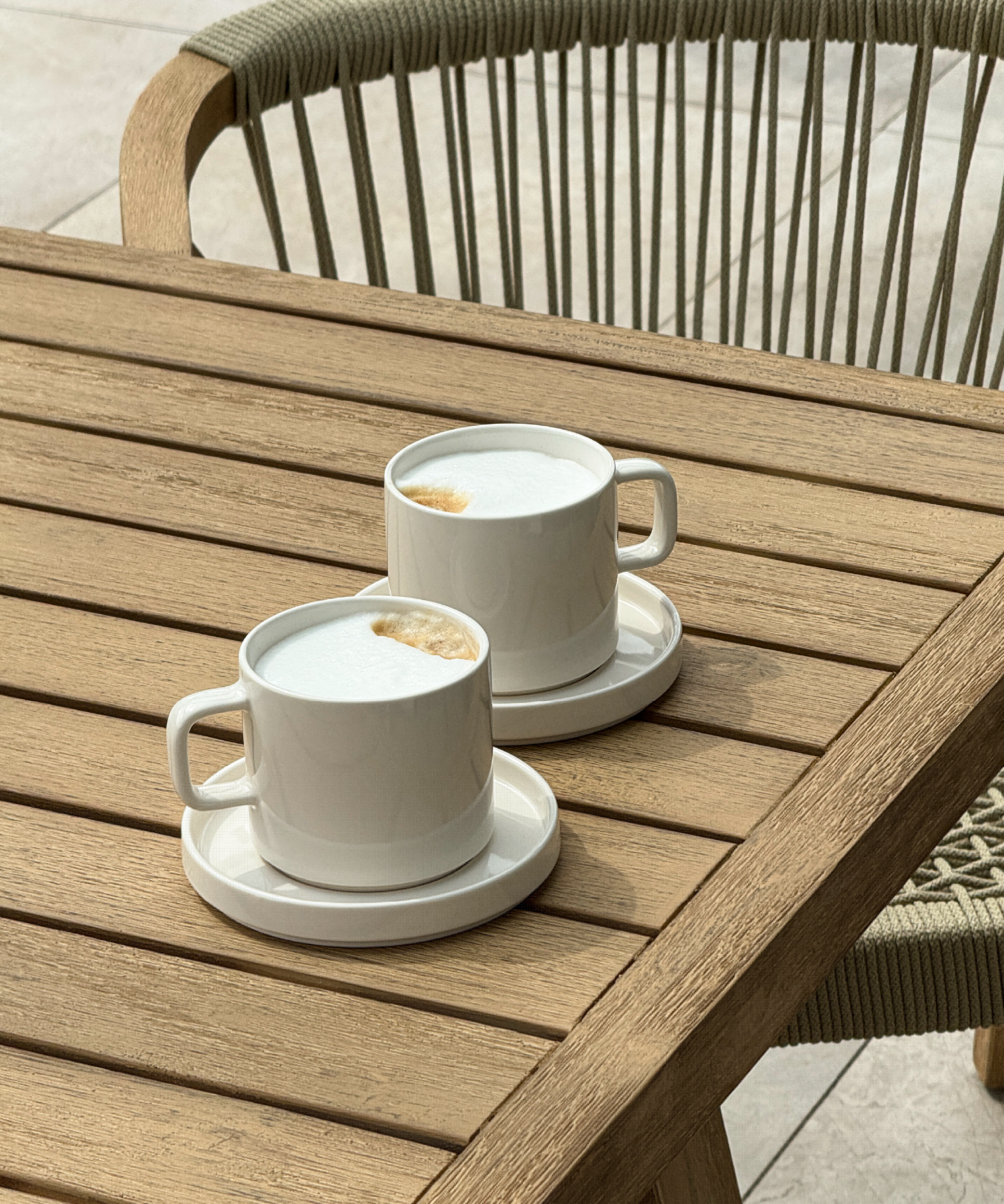 Saucer in cream white glossy | Nia