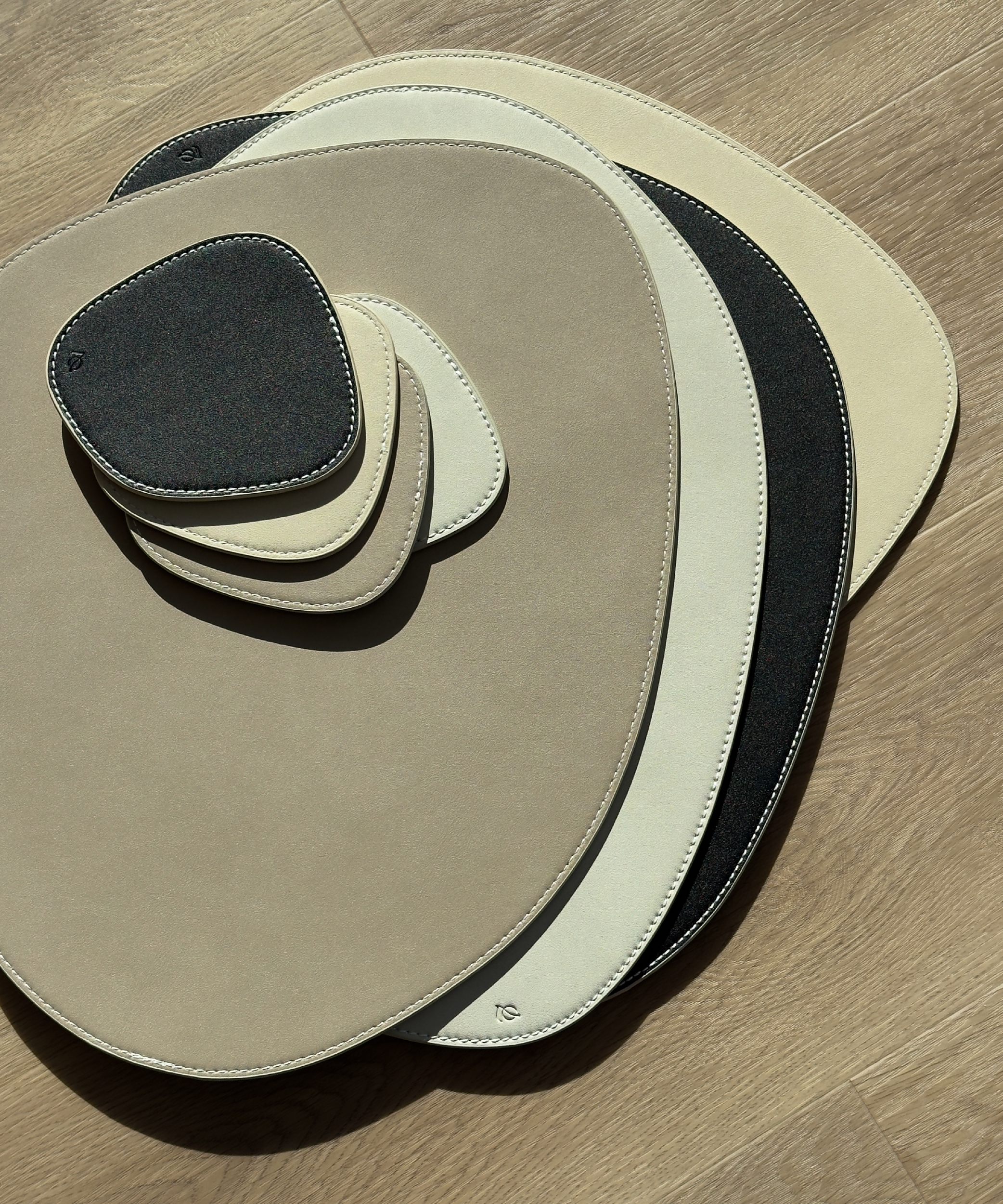 Glass coaster taupe/cream | jade