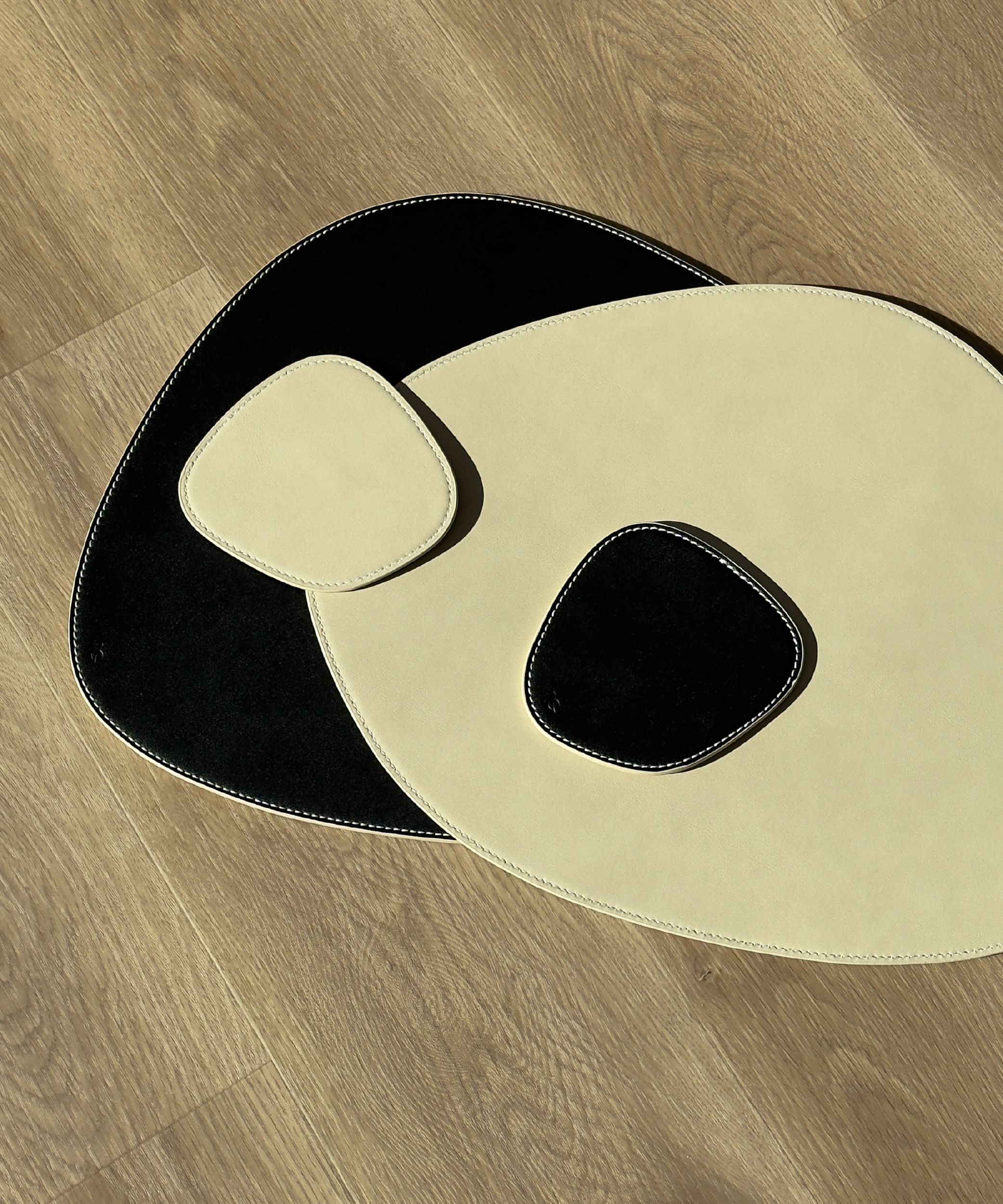 Plate and glass coasters black/beige | Jade