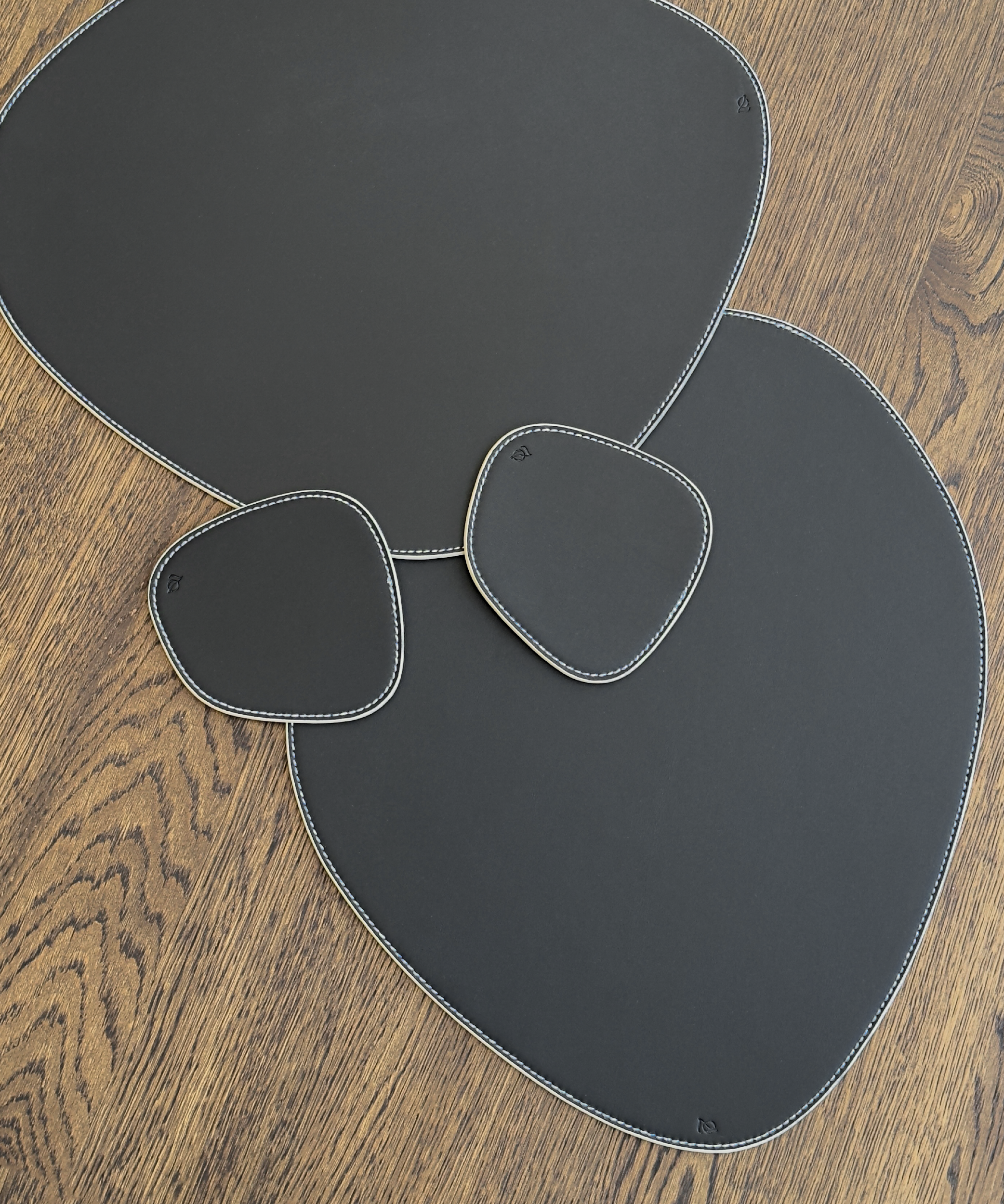 Plate and glass coasters black/beige | Jade