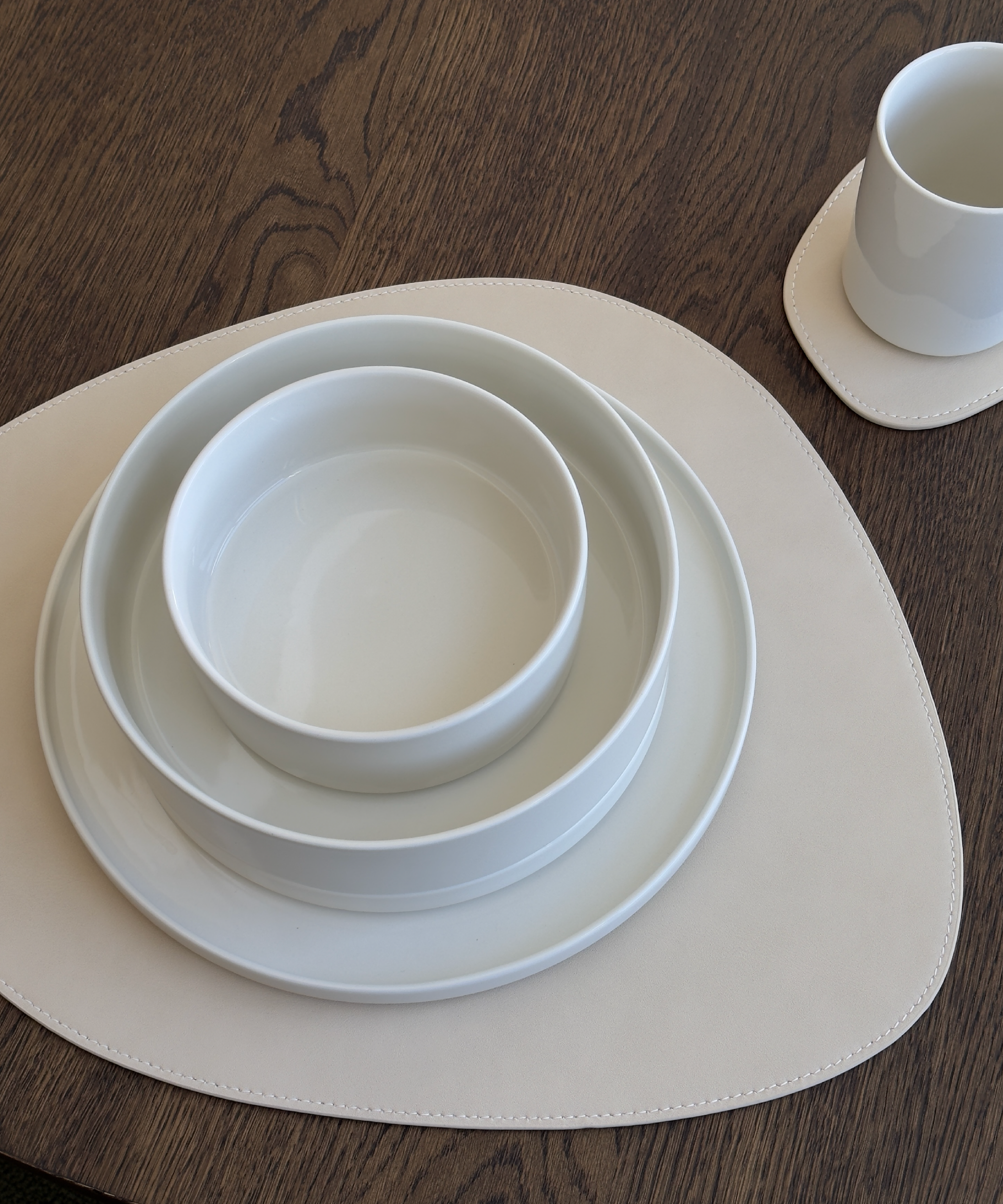 Plate and glass coasters black/beige | Jade