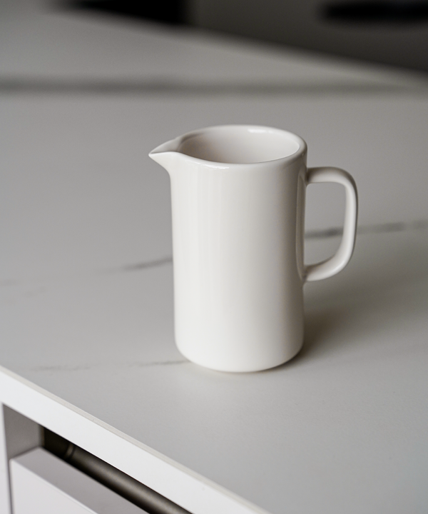 Small milk jug in glossy cream white | Nia