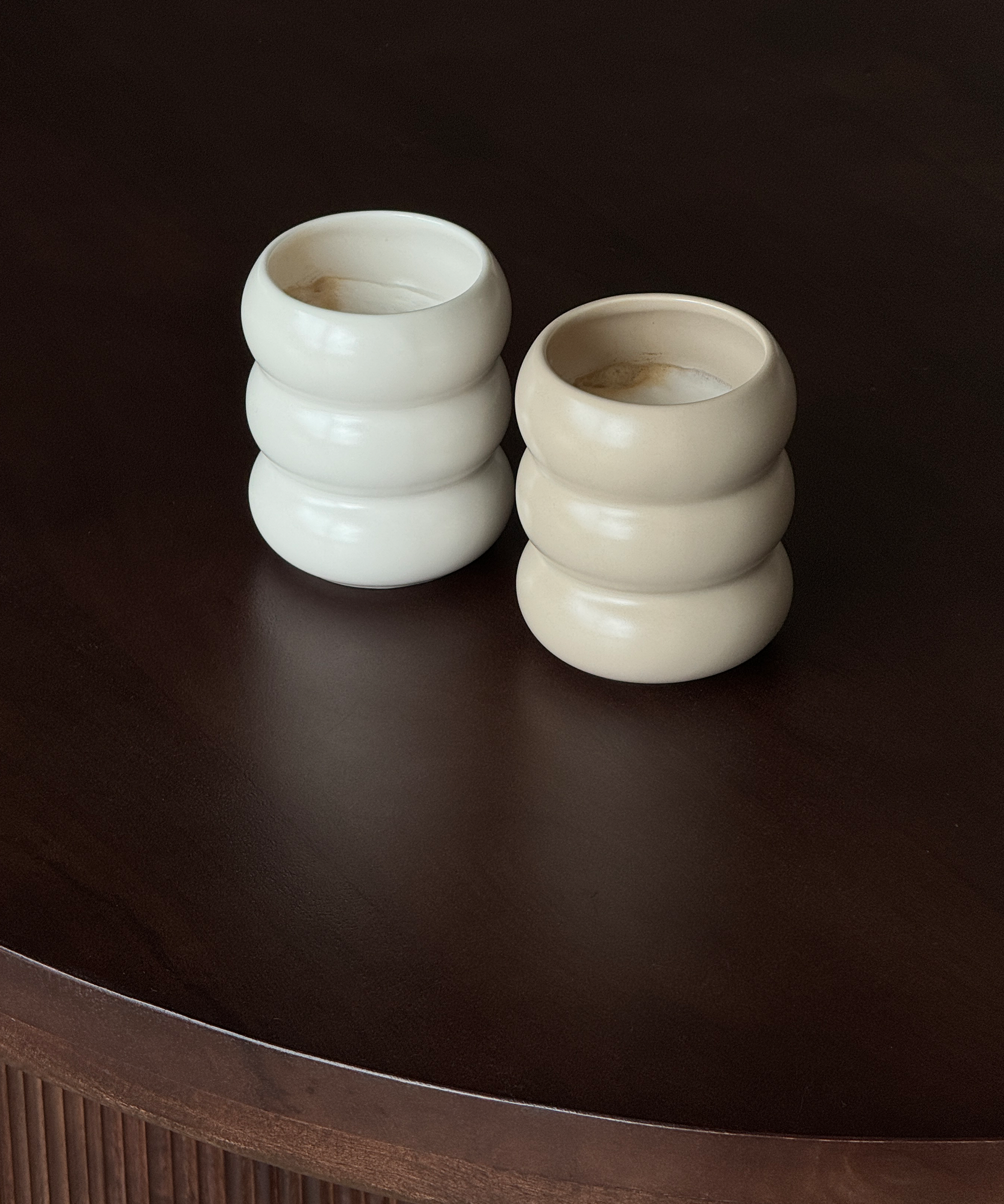 Wave-shaped ceramic mug white | Mya