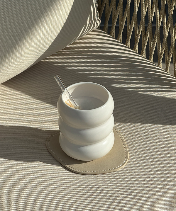 Wave-shaped ceramic mug white | Mya