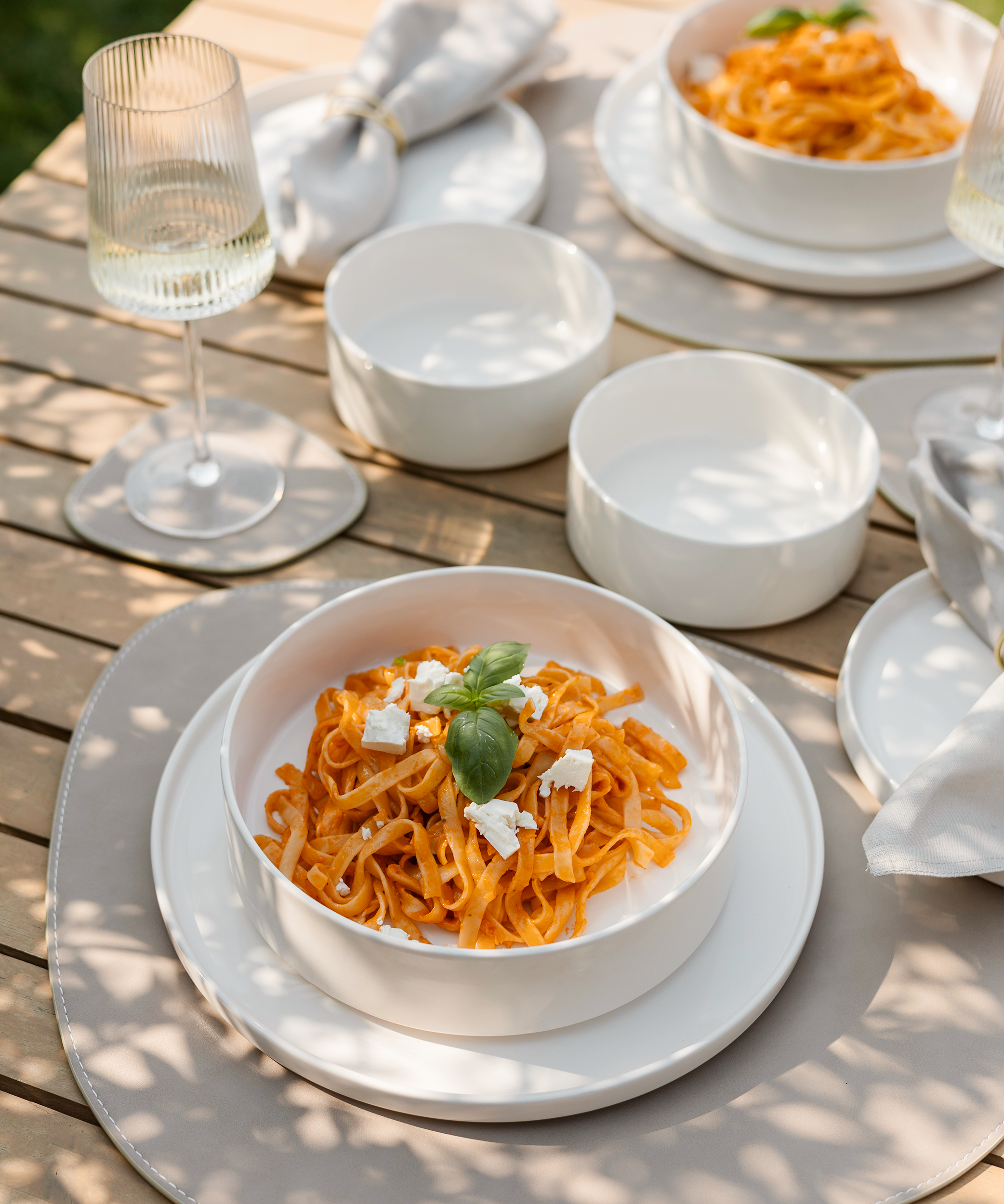 24-piece tableware set in cream white