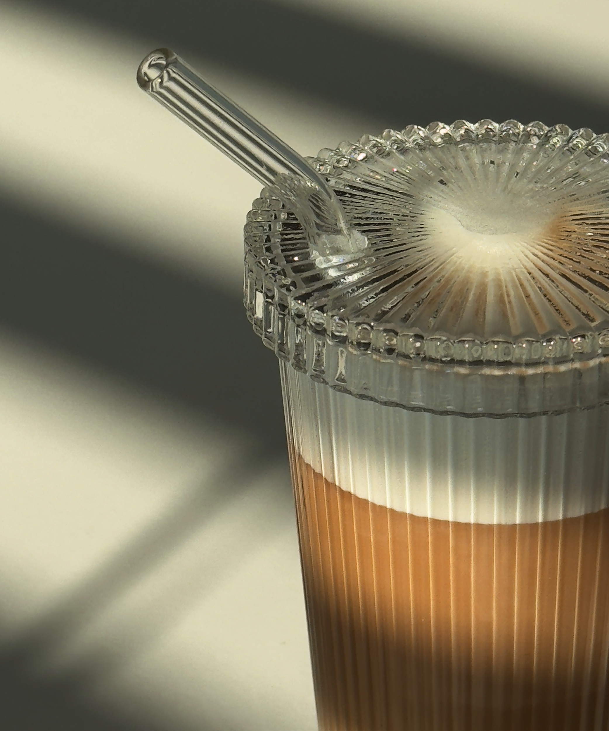 Ribbed glass with glass lid & glass straw | Paris