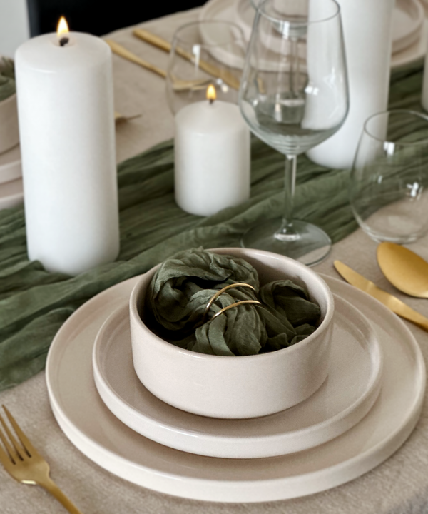 Modern napkin rings in matte gold in a set of 6 | Rina