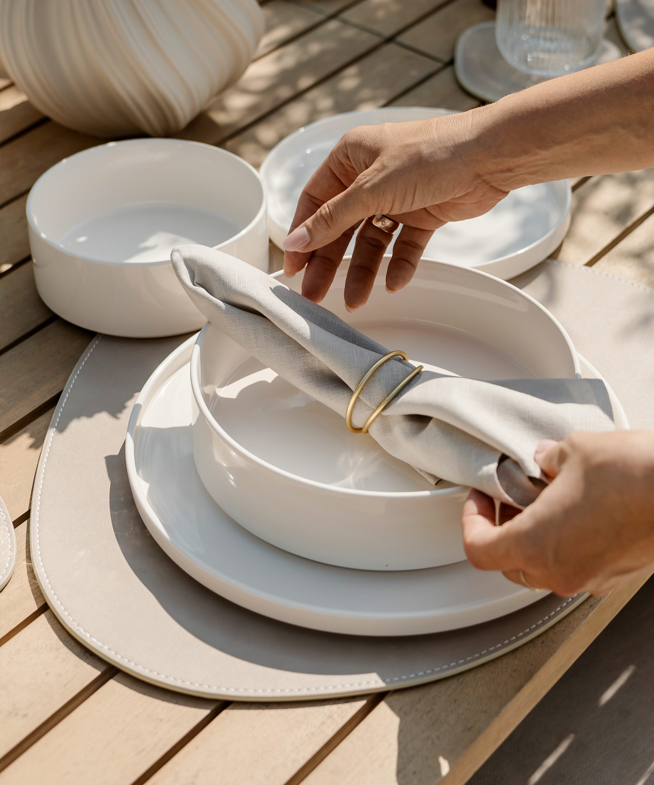 24-piece tableware set in cream white