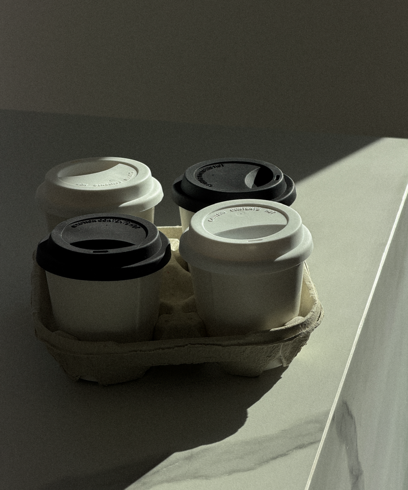Keramik To-Go Becher mit schwarzem Silikon-Deckel aus der Serie Brooklyn – Draufsicht