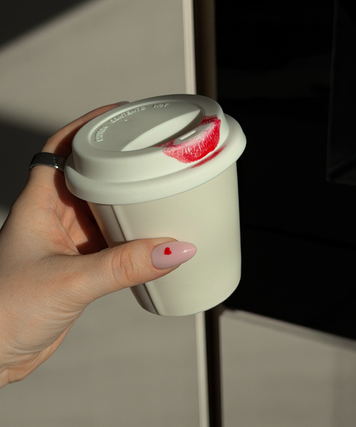 Keramik To-Go Becher mit weißem Silikon-Deckel aus der Serie Brooklyn – Größenübersicht