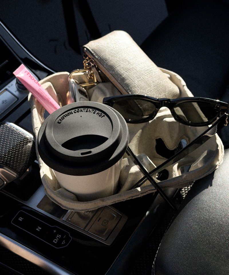Keramik To-Go Becher mit schwarzem Silikon-Deckel aus der Serie Brooklyn – Nahaufnahme der Oberfläche