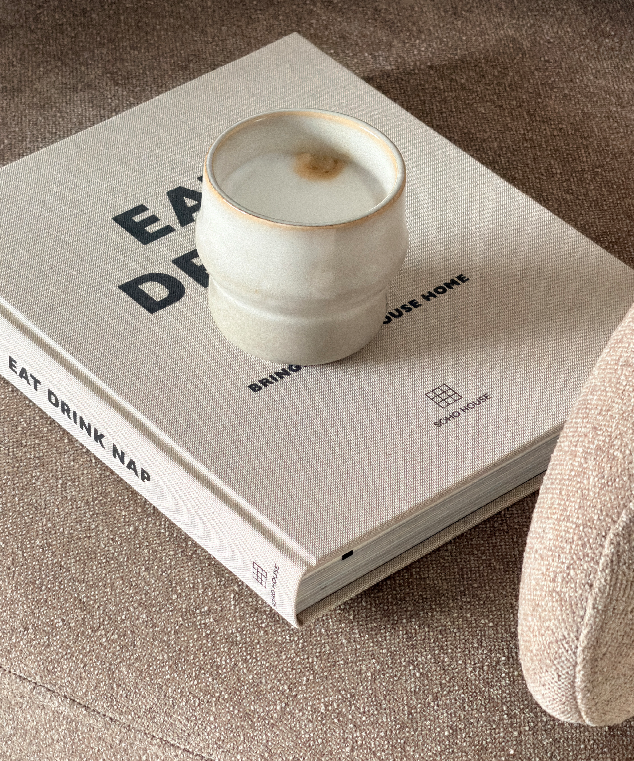 Ceramic mug with an organic design | Nami