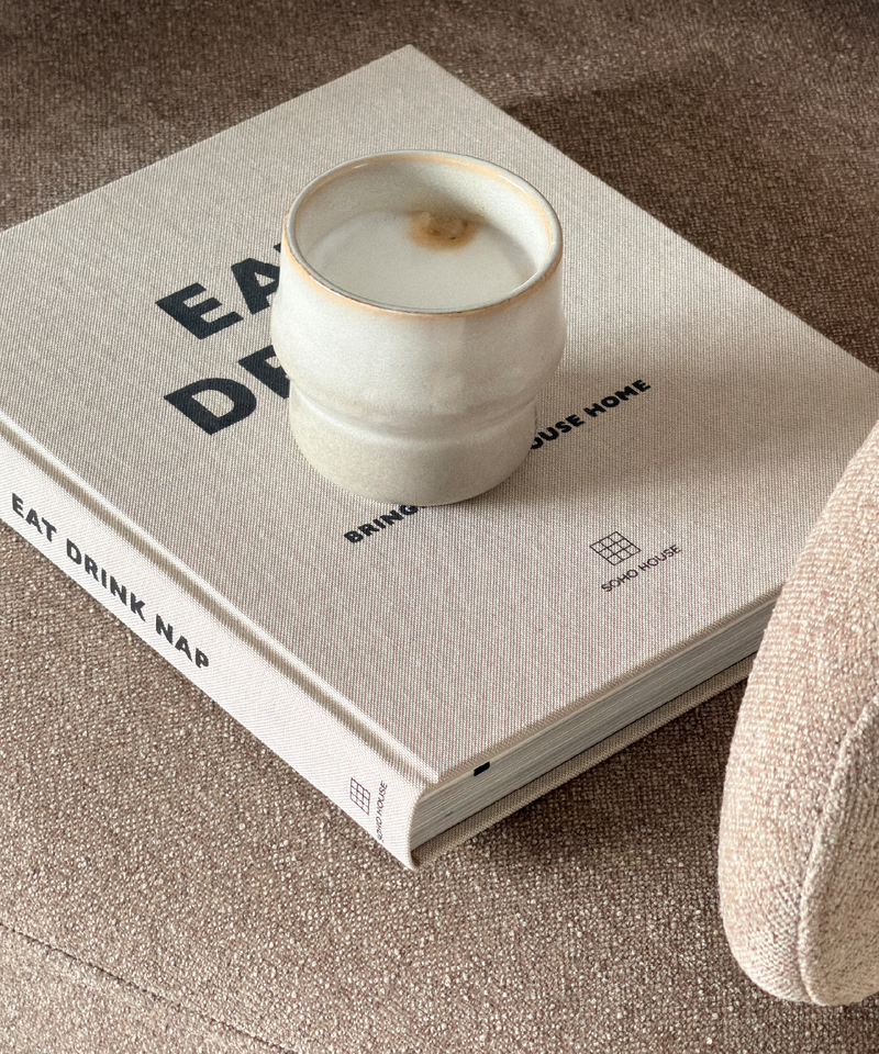Keramik Becher im organischen Design aus der Serie Nami – Materialdetail