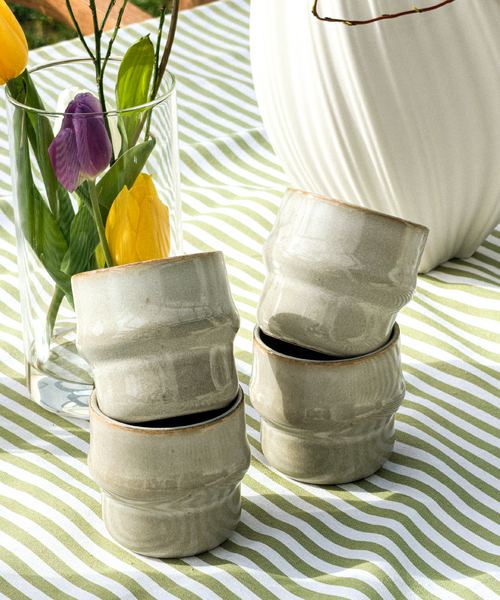 Keramik Becher im organischen Design aus der Serie Nami – Draufsicht