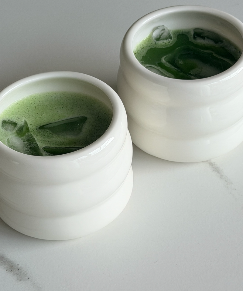 Keramik Becher im Wellen-Design aus der Serie Akio – Draufsicht