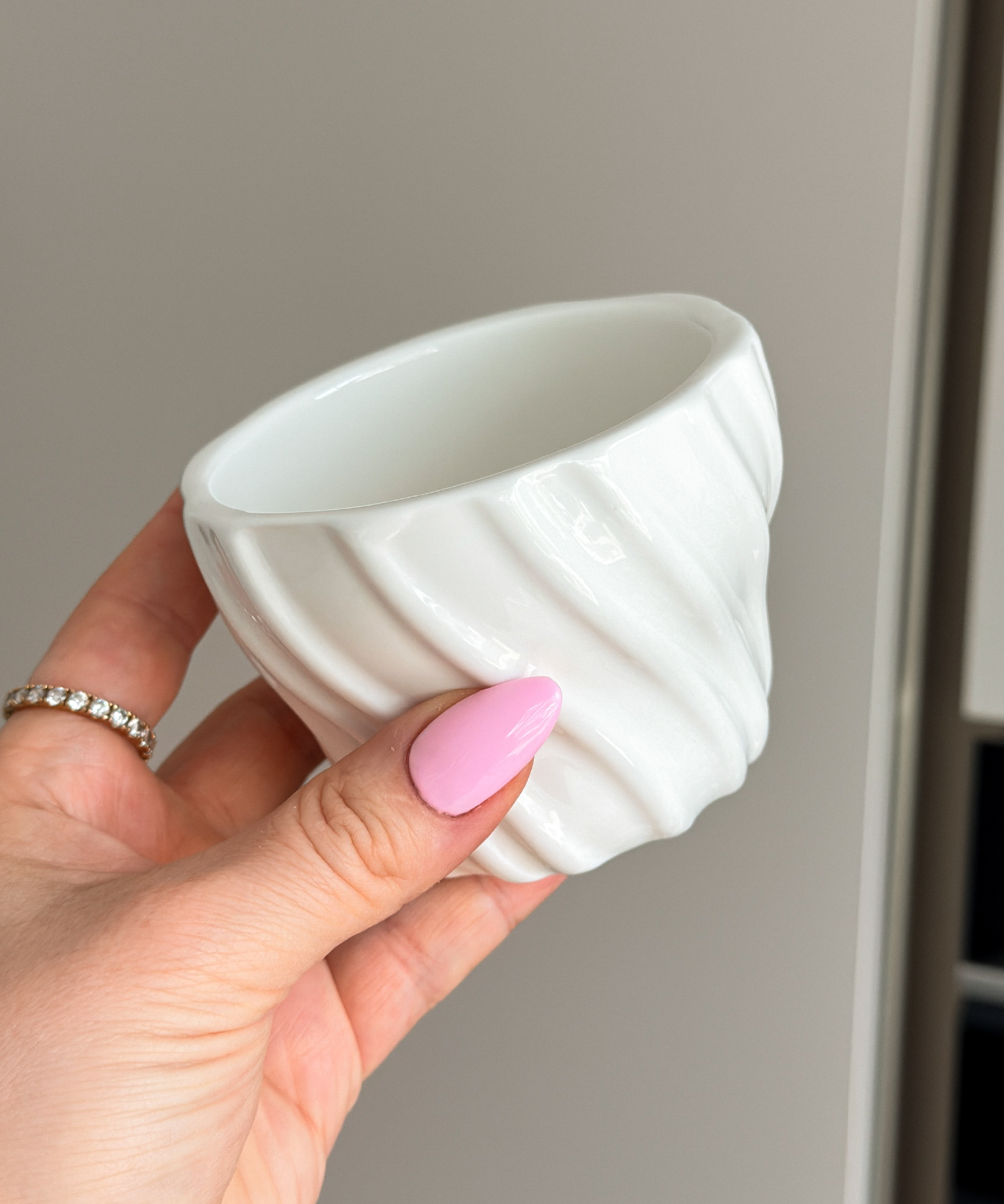 Ceramic mug with wave structure | Kaia
