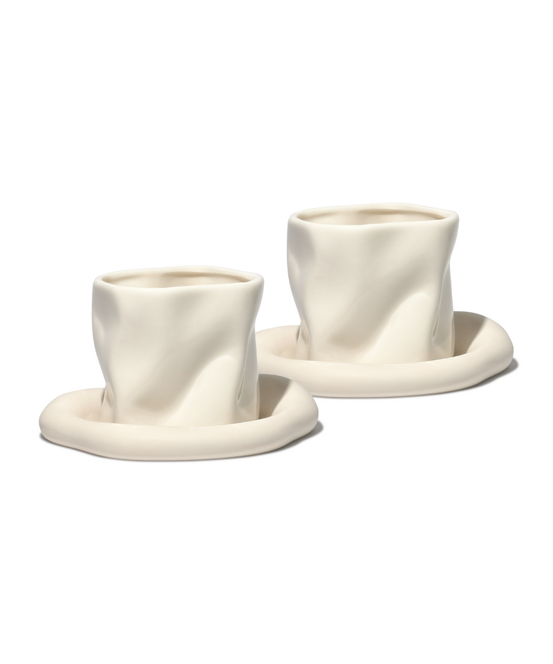 Organischer Keramik Becher mit beigen Untersetzern – alaska + elou collection von 7 O'CLOCK