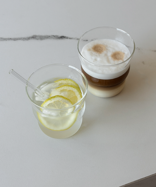 Kleines Trinkglas im Wellen-Design aus der Serie Capri – Detailansicht