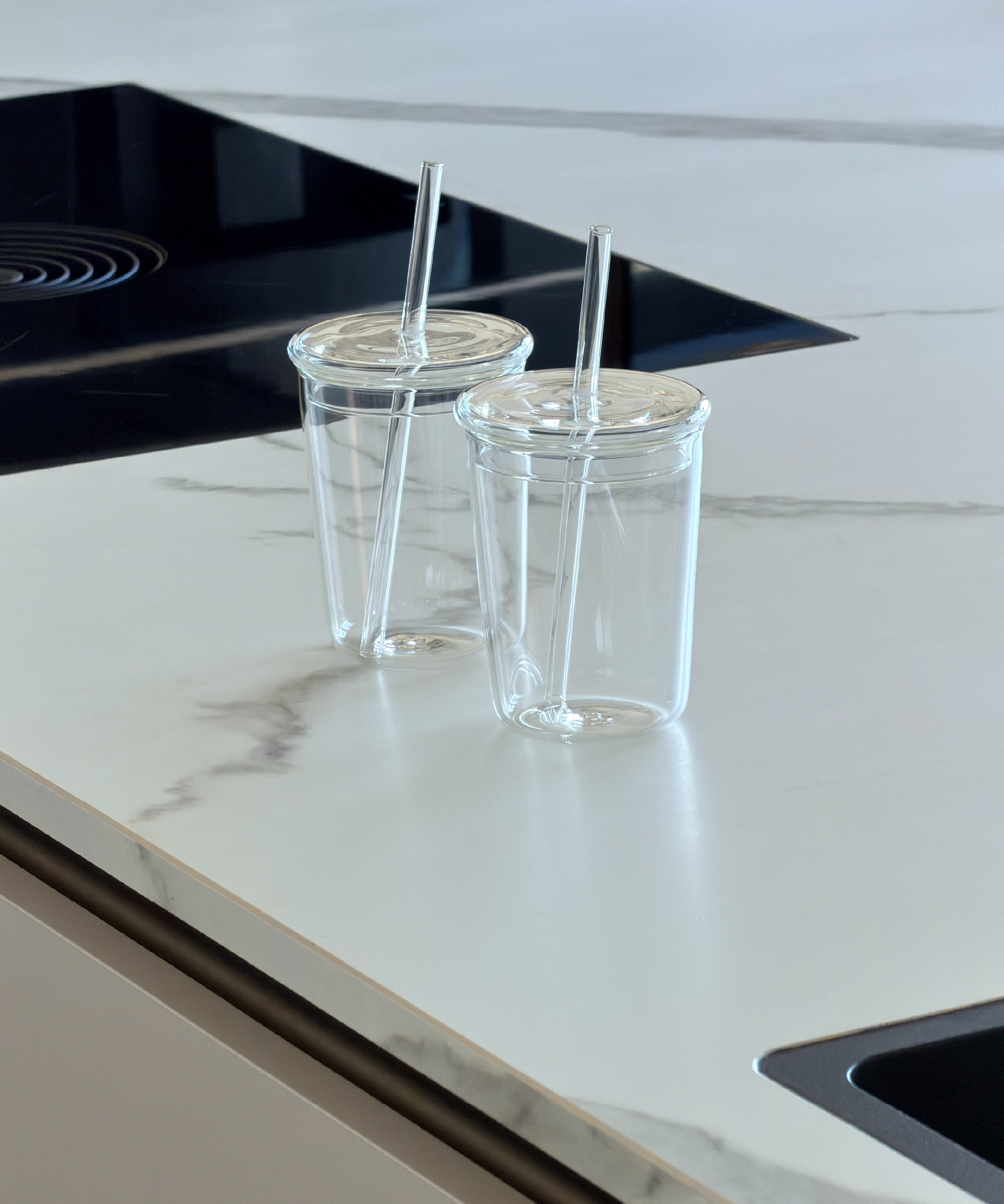 Trinkglas mit Deckel und Strohhalm im To-Go Design | Liv