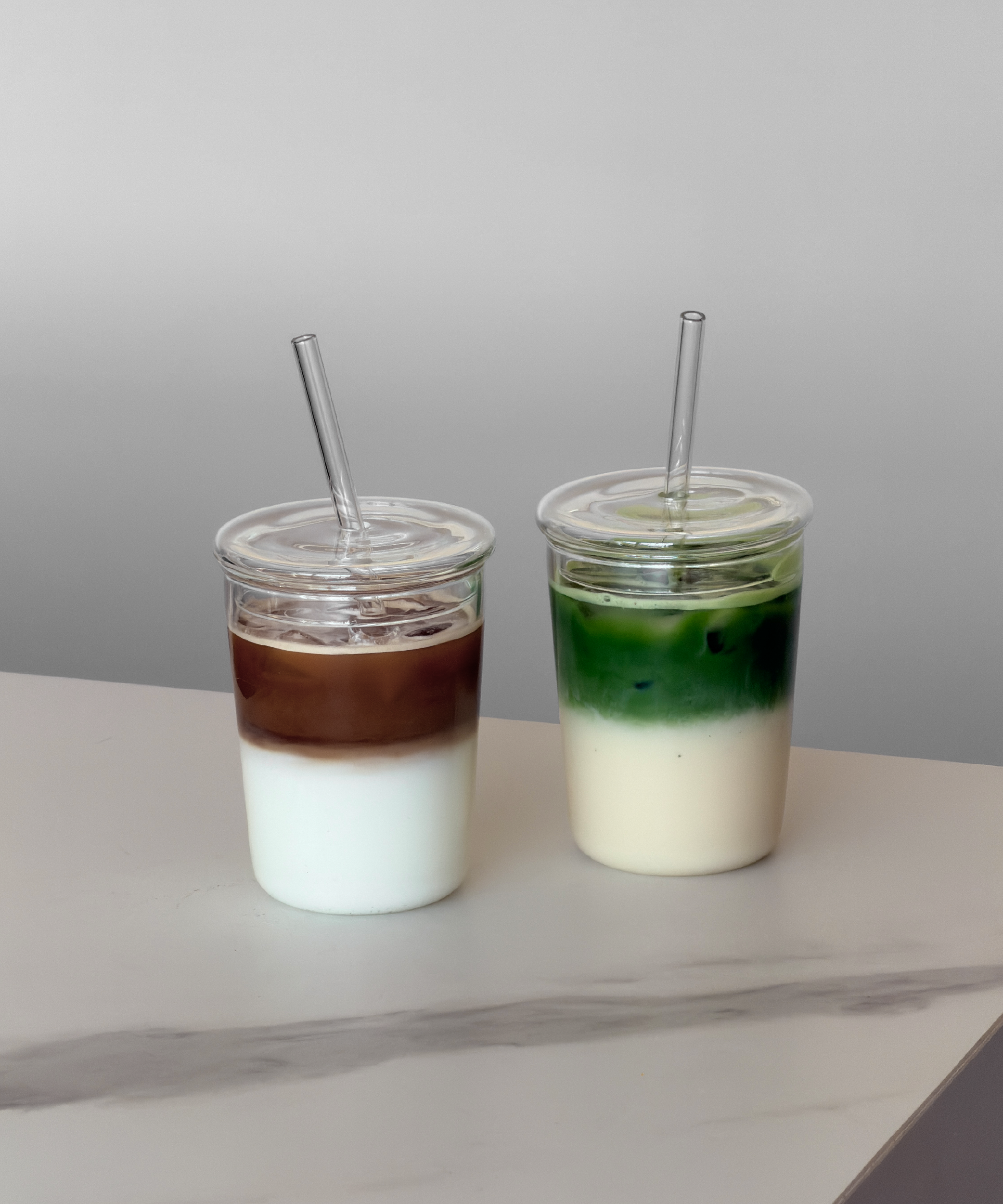 Trinkglas mit Deckel und Strohhalm im To-Go Design | Liv