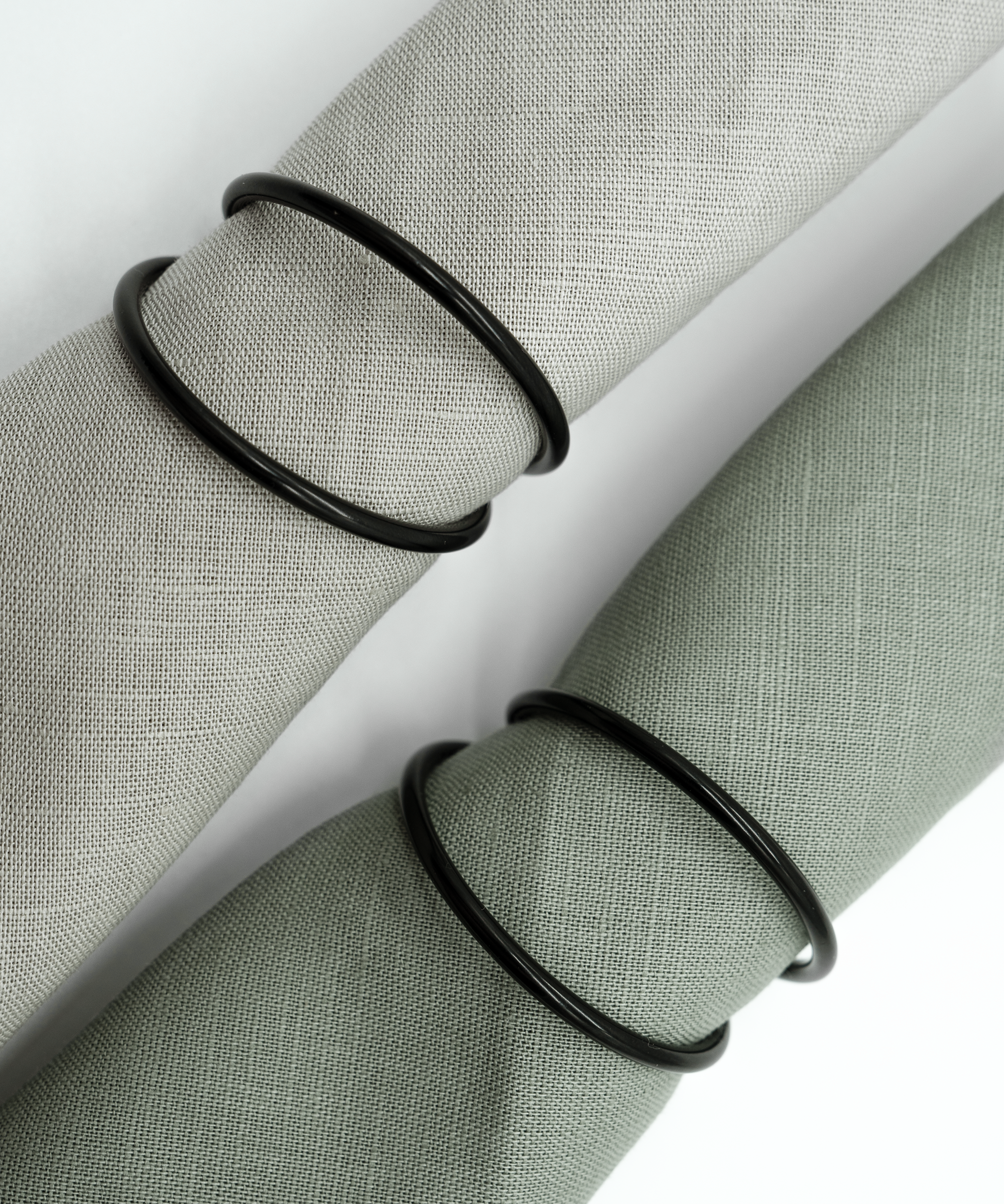 Modern napkin rings in matt black in a set of 6 | Rina