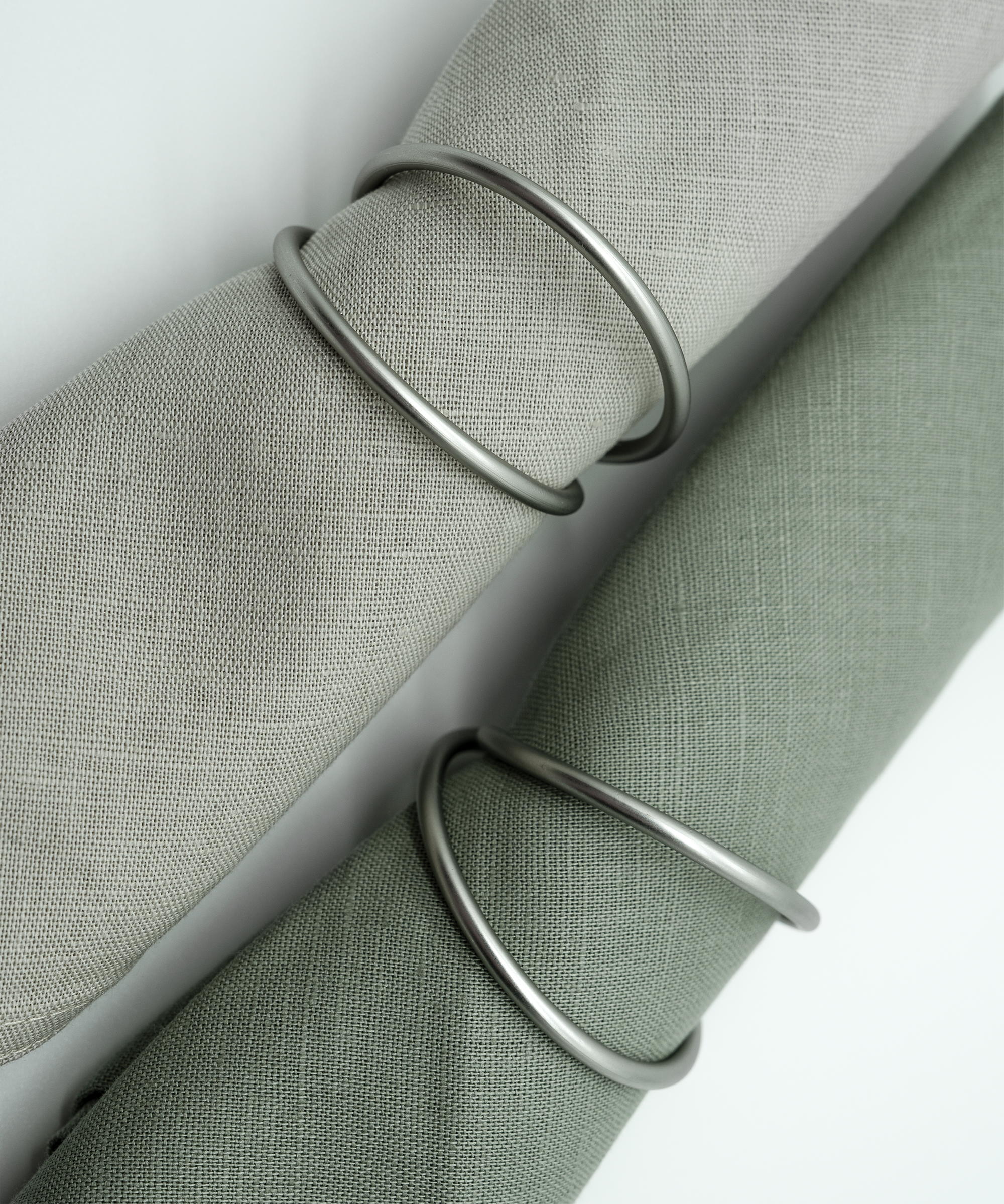 Modern napkin rings in matt silver in a set of 6 | Rina