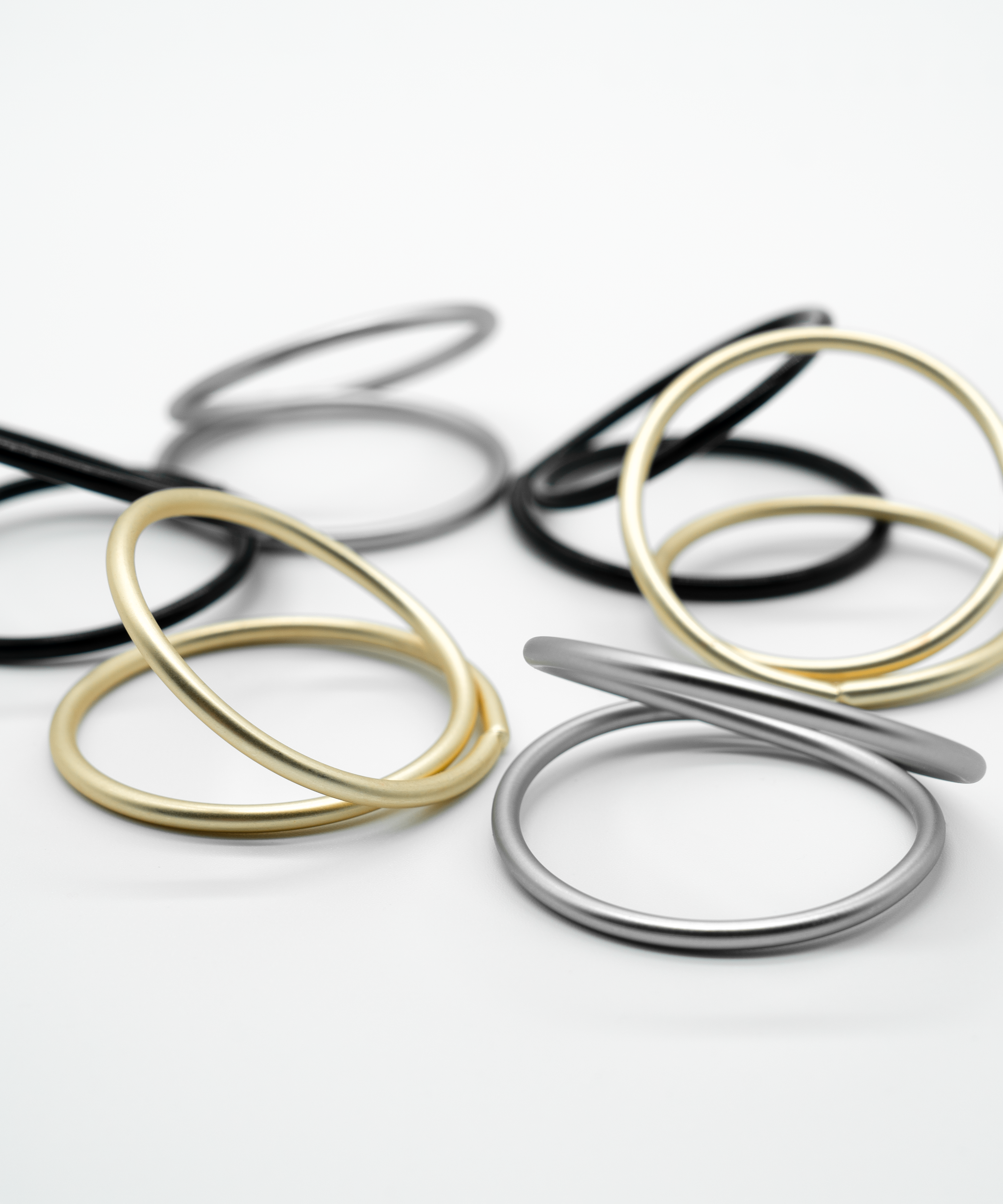 Modern napkin rings in matte gold, silver &amp; black in a set of 3 x 6 | Rina