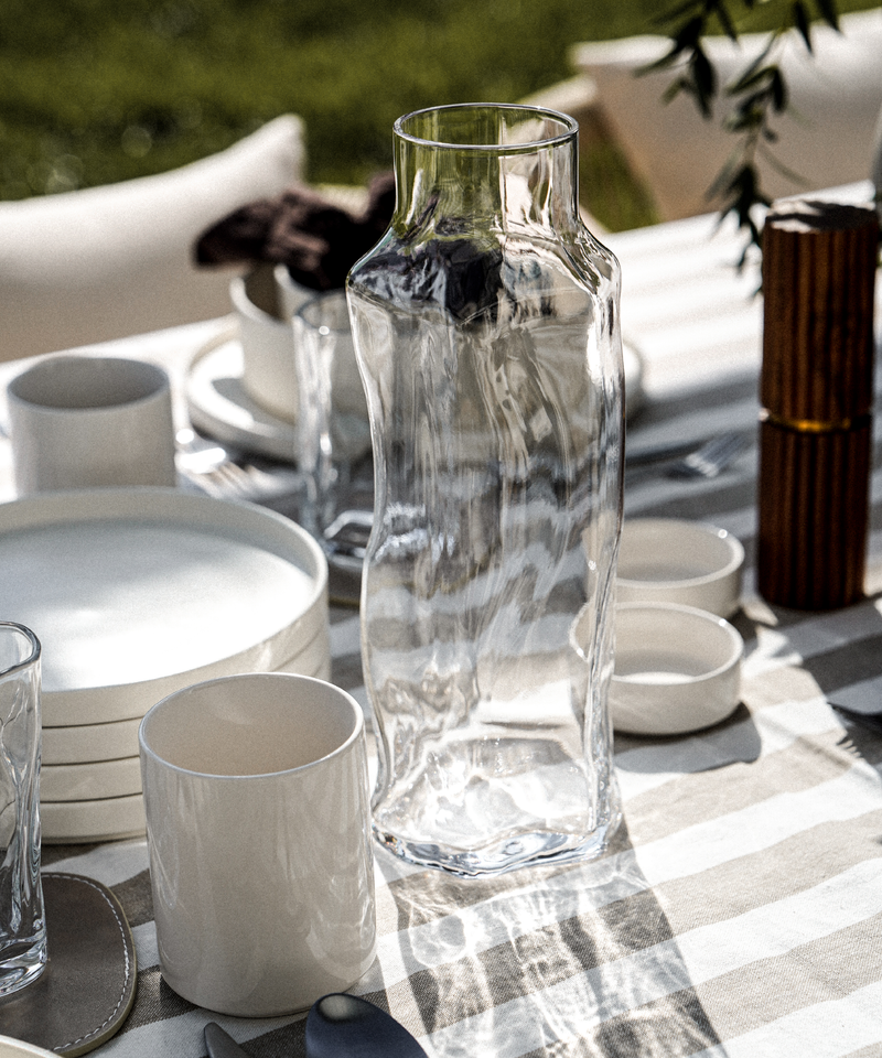 Karaffe im organischen Design aus der Serie Alaska – Materialdetail