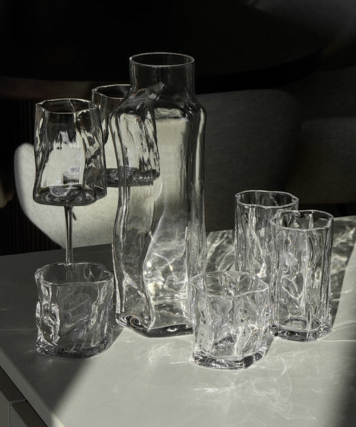 Weinglas im organischen Design aus der Serie Alaska – Materialdetail im Fokus