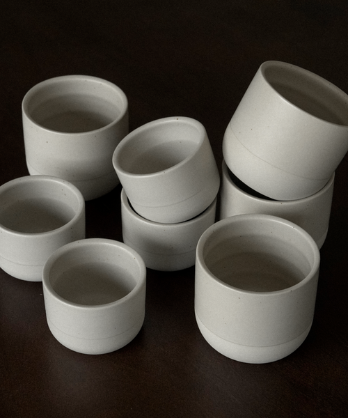 Cappuccino- und Espresso Keramik Becher in Beige aus der Serie Faro – Nahaufnahme der Oberfläche