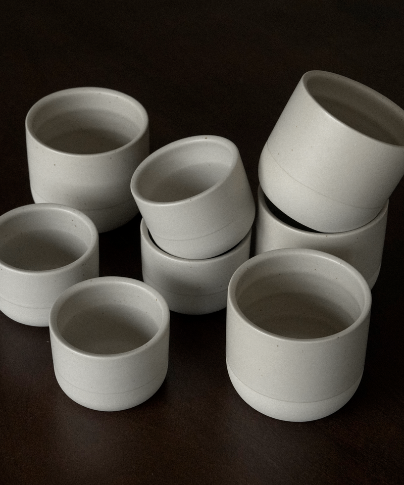 Cappuccino- und Espresso Keramik Becher in Beige aus der Serie Faro – Nahaufnahme der Oberfläche
