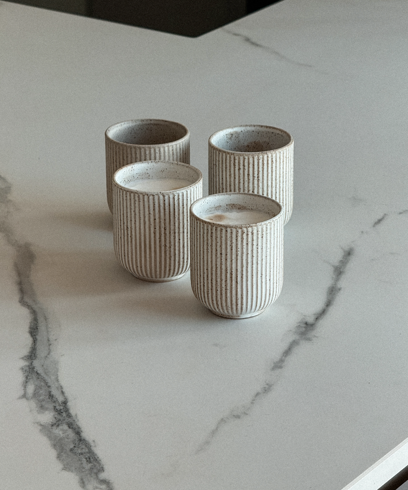 Keramik Becher im geriffelten Design Beige aus der Serie Paris – Produktansicht