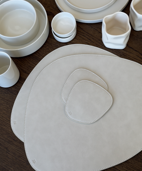 Telleruntersetzer in Taupe und Creme aus der Serie Jade – im Wohnambiente