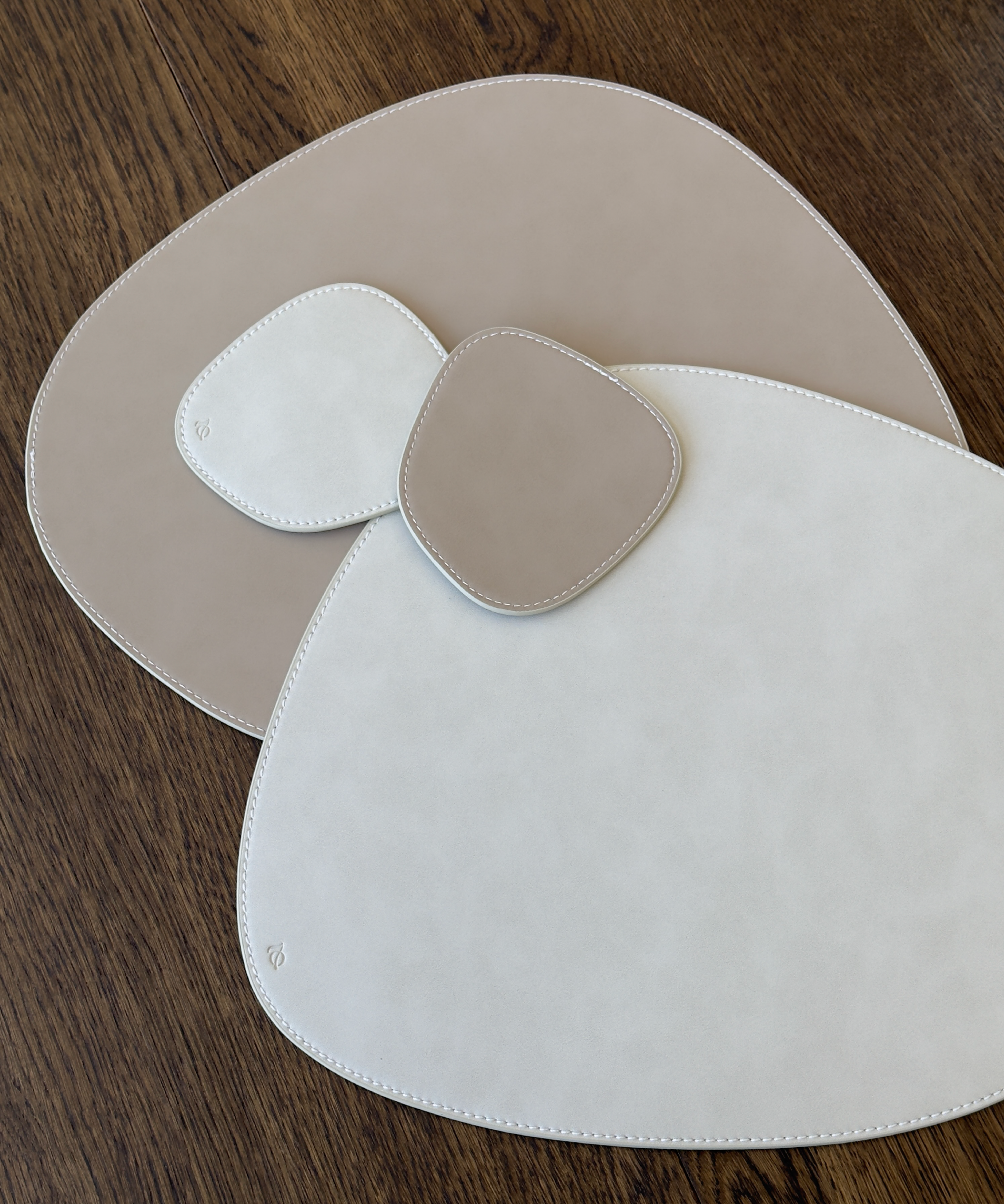 Asymmetrical reversible taupe/cream faux leather plate and glass coaster set | Jade