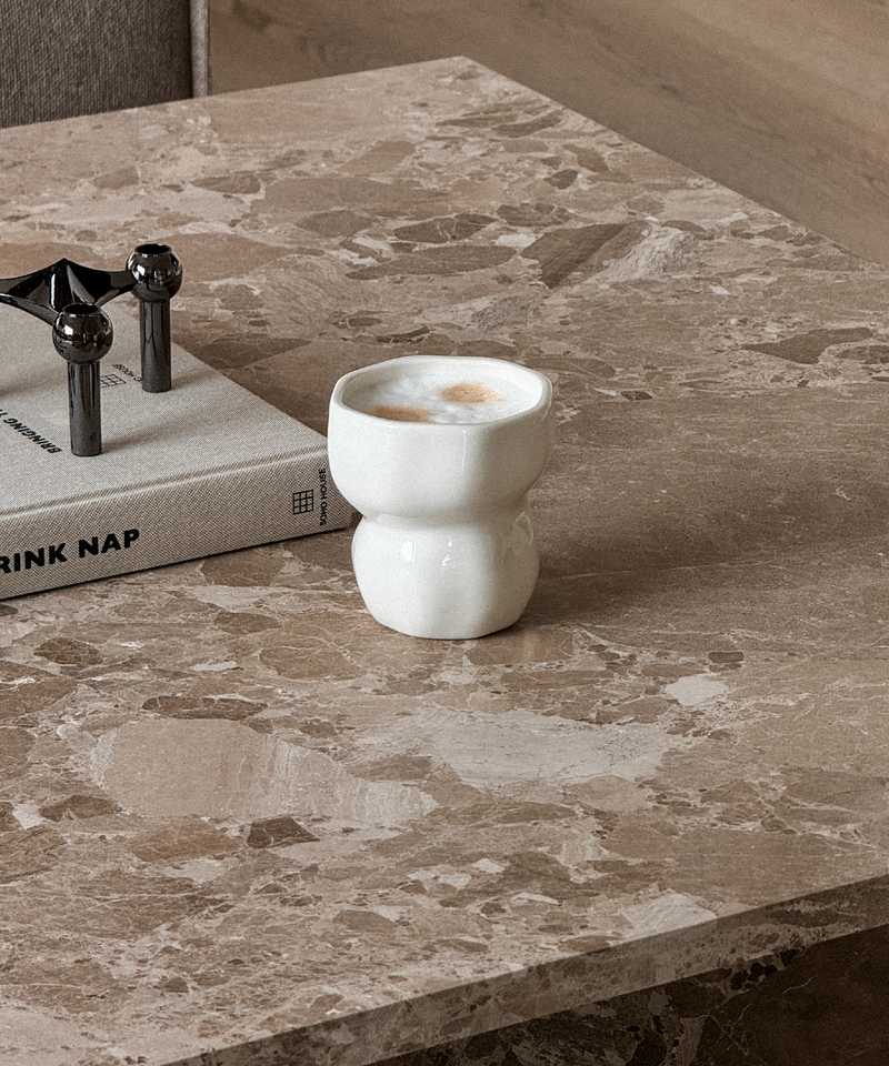 Keramik Becher in organischem Design aus der Serie Lyon – Produktansicht