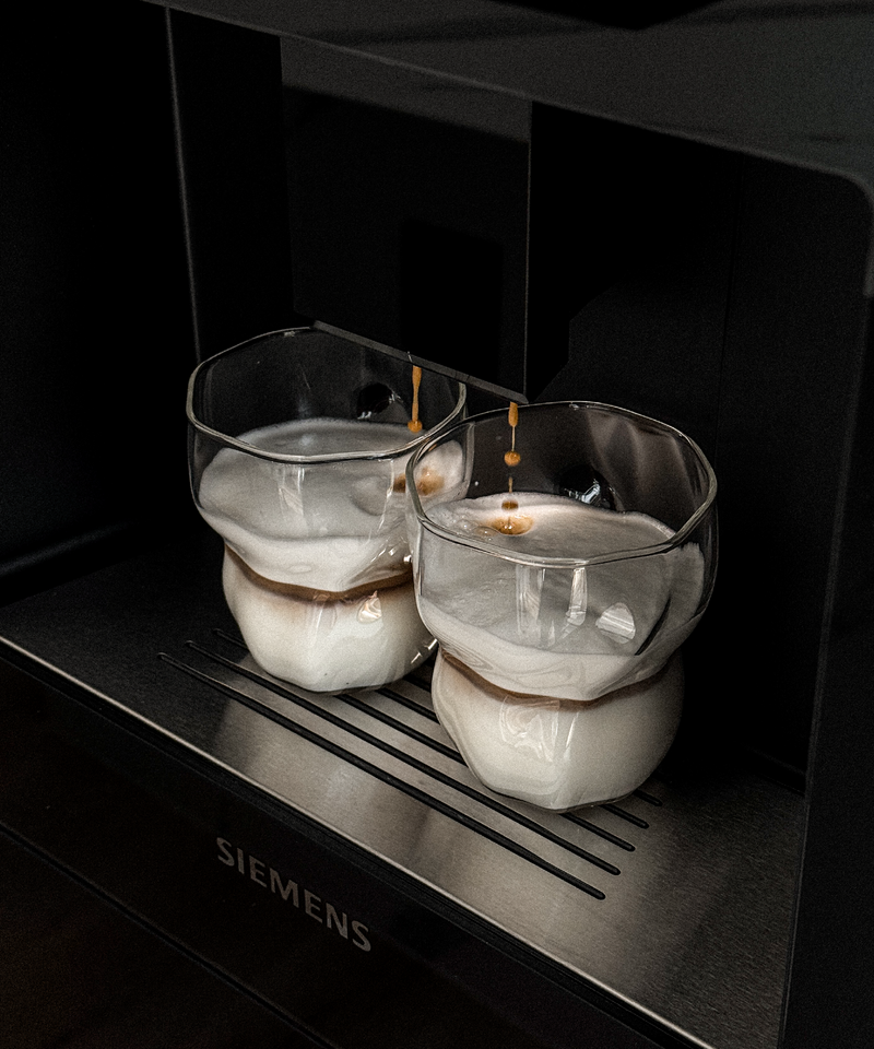 Organisches Design-Glas aus der Serie Lyon – Nahaufnahme der Oberfläche