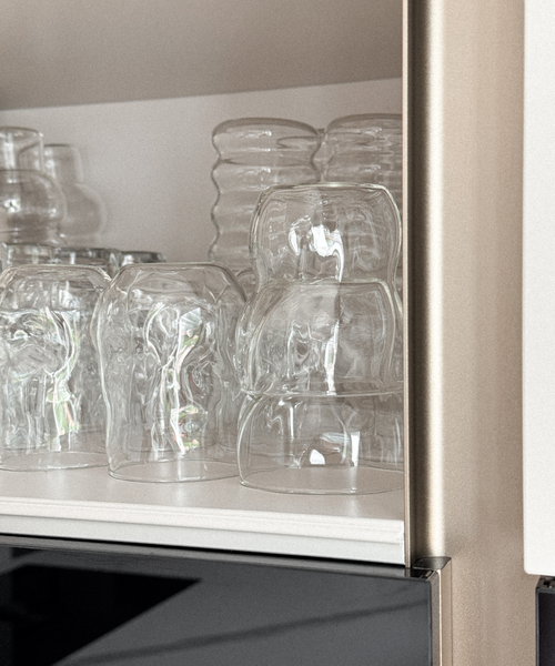 Organisches Design-Glas aus der Serie Lyon – Seitenansicht