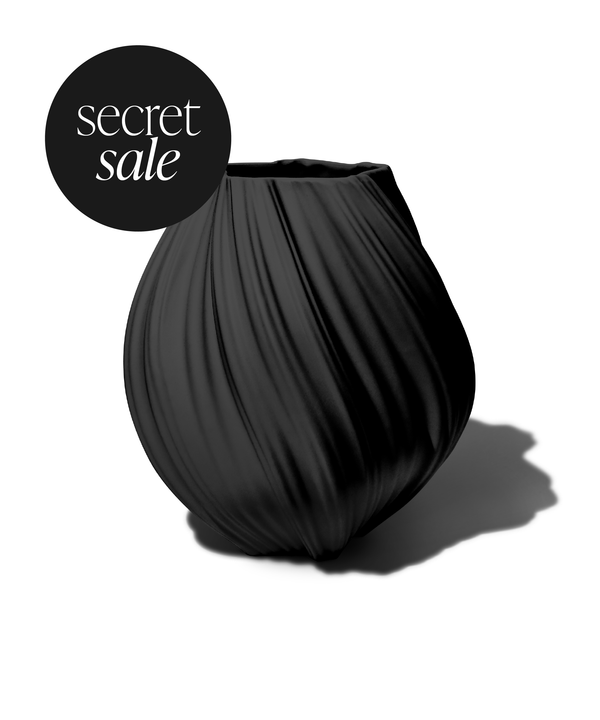 Large ceramic vase in black | Flora