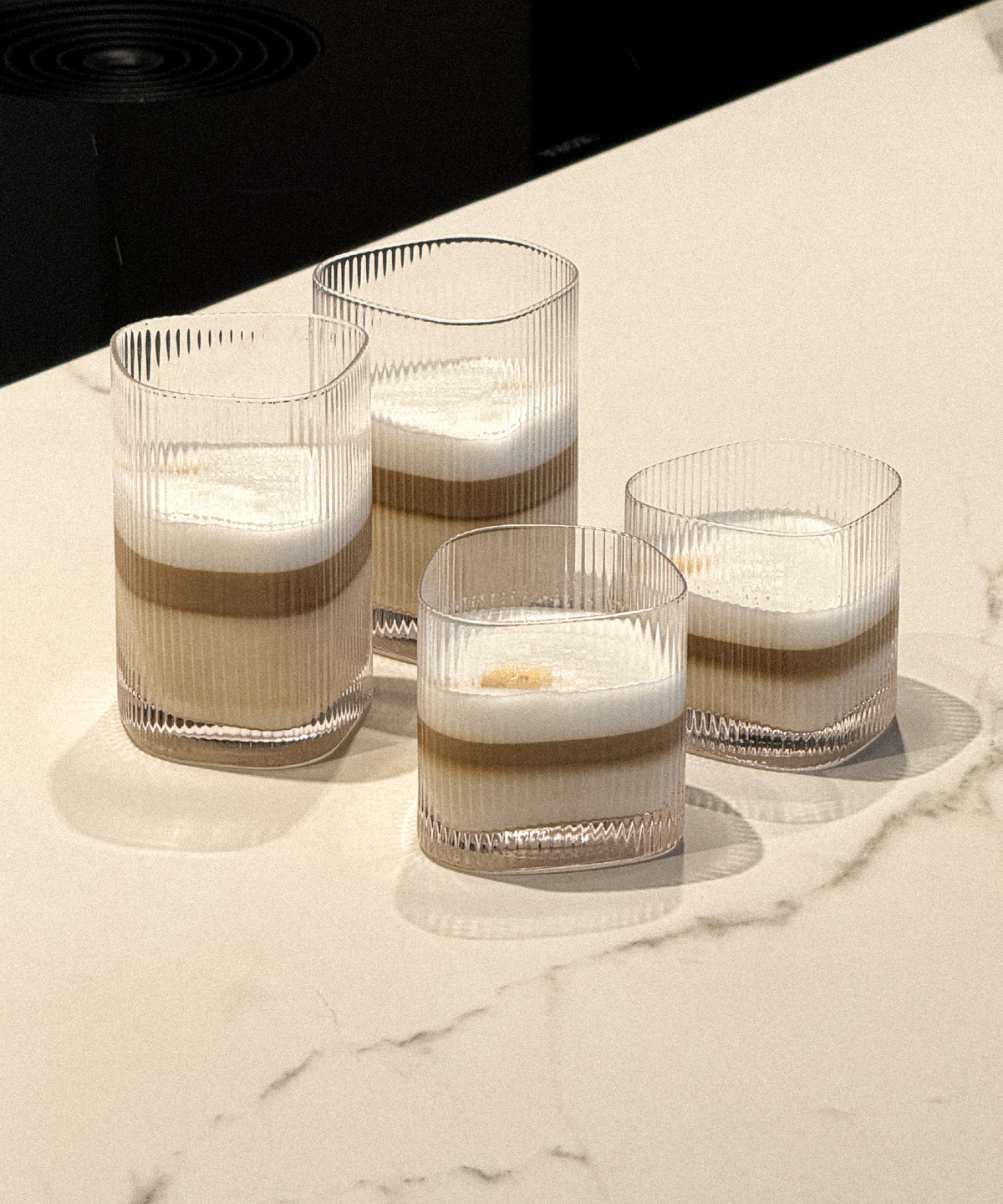 Großes Trinkglas im gerillten Design aus der Serie Venice – Produktansicht