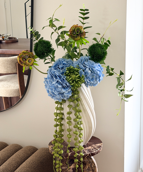 Realistisches Kunstblumen-Bouquet Blue Botanica 11er in Hellblau und Grün – bloom collection von 7 O'CLOCK