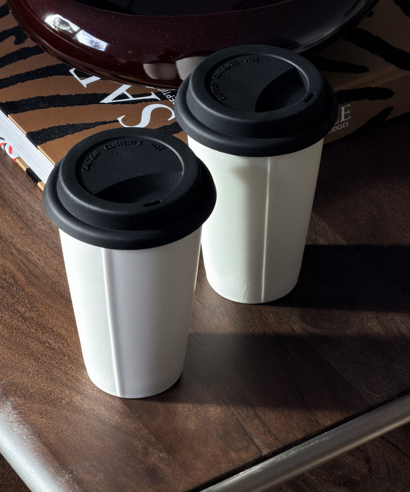 Großer Keramik To-Go Becher mit schwarzem Silikon-Deckel | Brooklyn