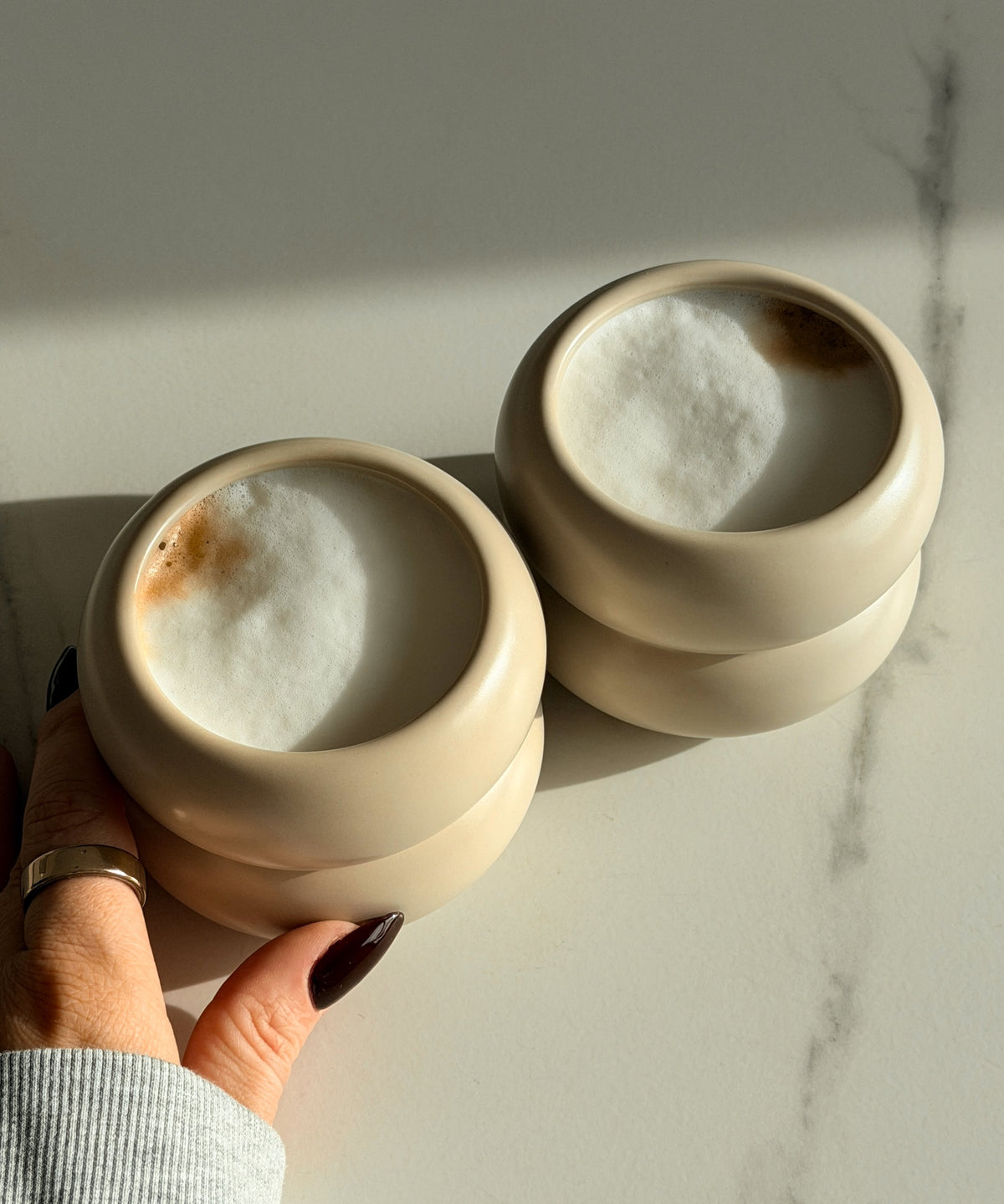 Kleiner Mya Keramikbecher in Beige