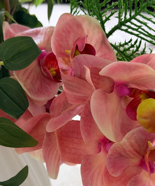 Berry Bliss Kunstblumenstrauß – Close-up Orchidee in Rosa – Bloom von 7 O'CLOCK