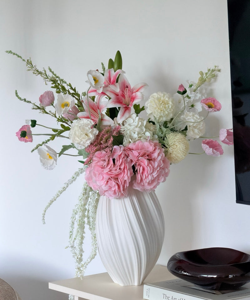 Blush Cloud Kunstblumenstrauß – Strauß auf dem Sideboard – Bloom von 7 O'CLOCK
