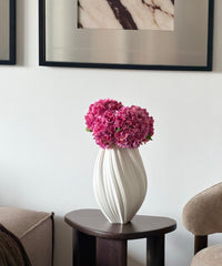 Hortensien Bouquet Pink – auf dem Beistelltisch im Wohnzimmer – Bloom von 7 O'CLOCK