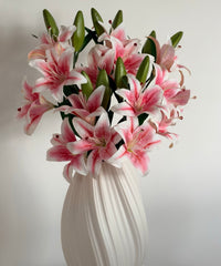 Lilien Bouquet Weiß & Rosa – Nahaufnahme der Blüten – Bloom von 7 O'CLOCK