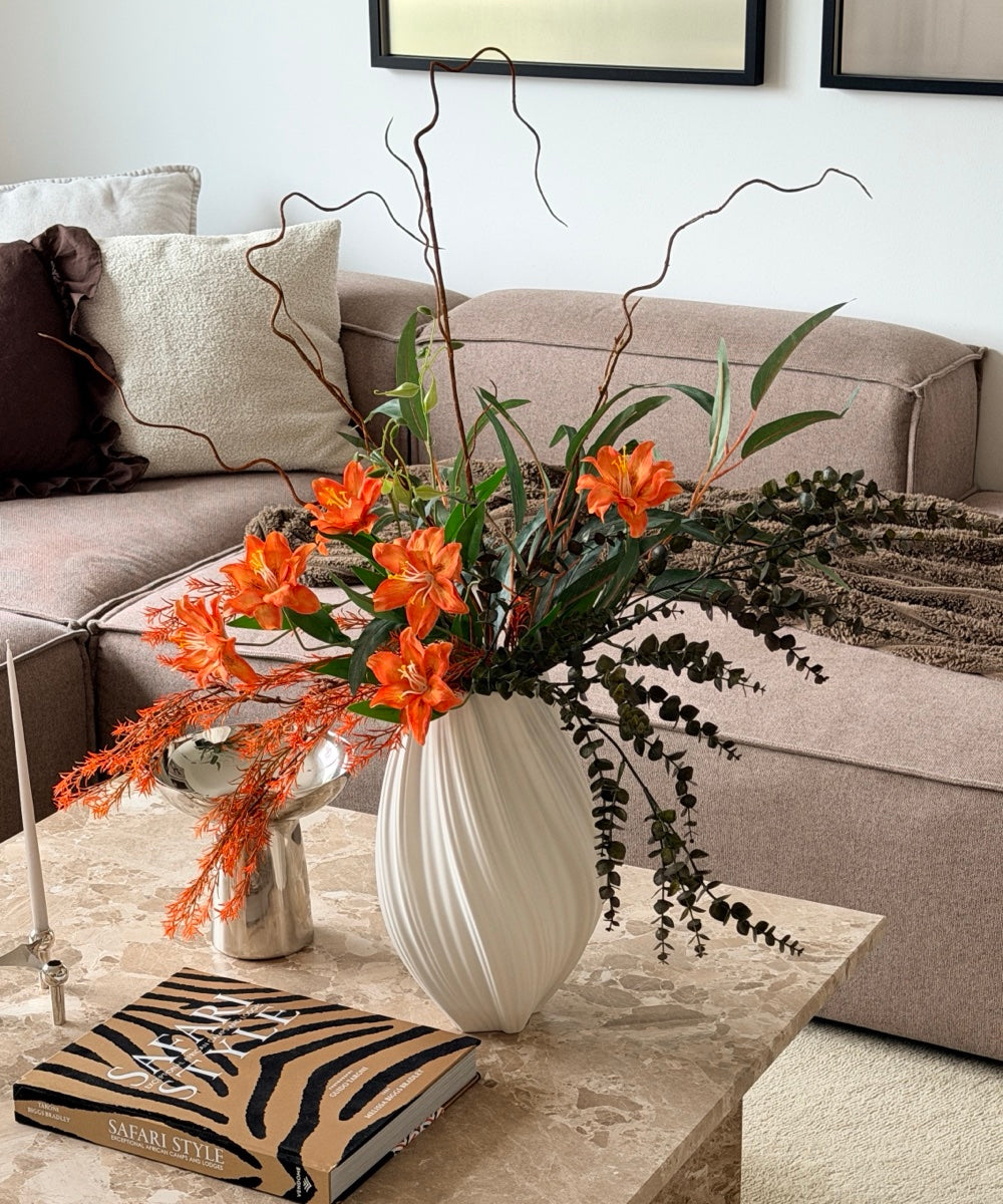 Wild Flame Kunstblumenstrauß – Strauß auf dem Couchtisch im Wohnzimmer – Bloom von 7 O'CLOCK